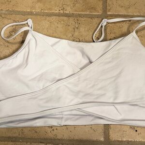 Alo Yoga Airwrap Enzo sports bra. Size Large